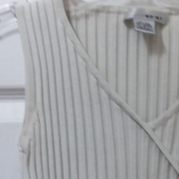 WD.NY sleeveless top - stretchy - Picture 4 of 4